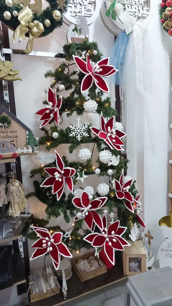Wall-Mounted Half Christmas Tree (5L)