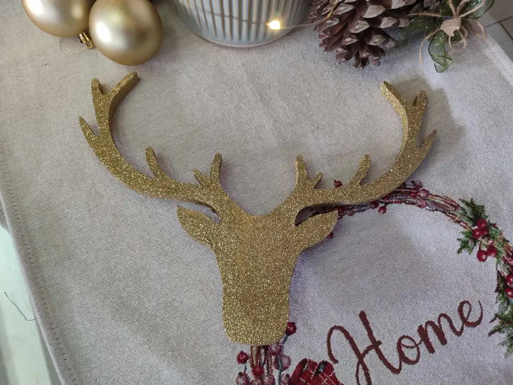 Small gold deer 