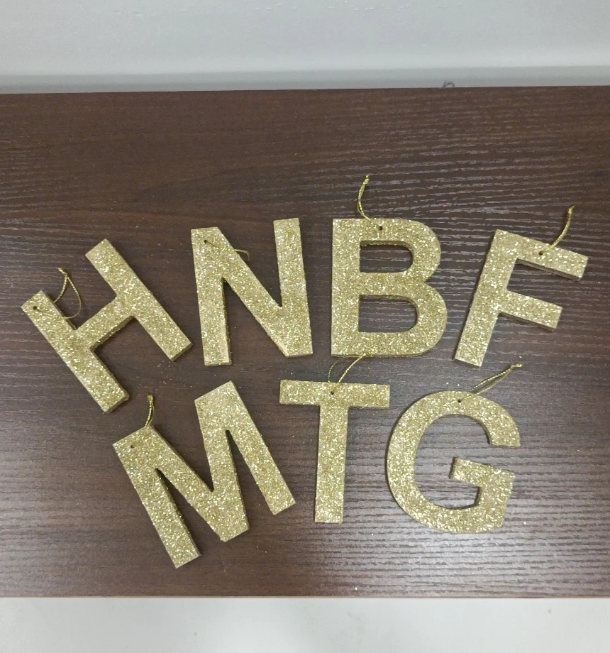 Gold letters (tree decoration) 