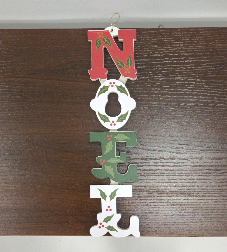 N.O.E.L (to hang by a loop) 