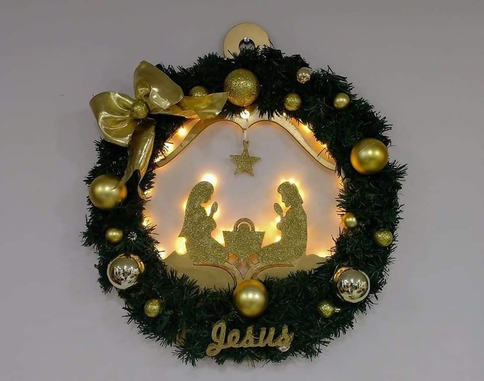 [Wreaths & Door Hangings] Golden Nativity Statement Wreath
