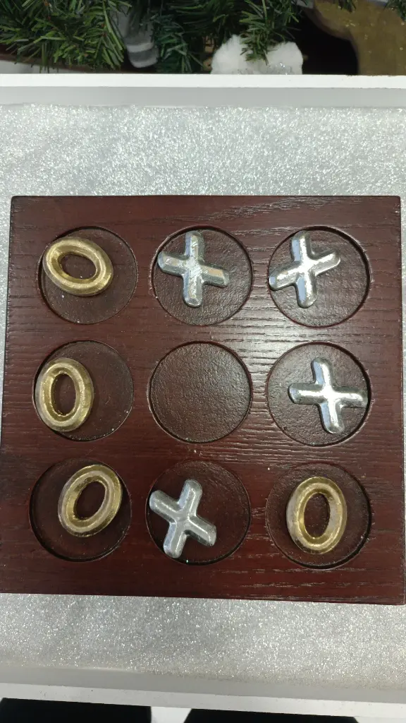 [176] X-O game (silver and gold) 