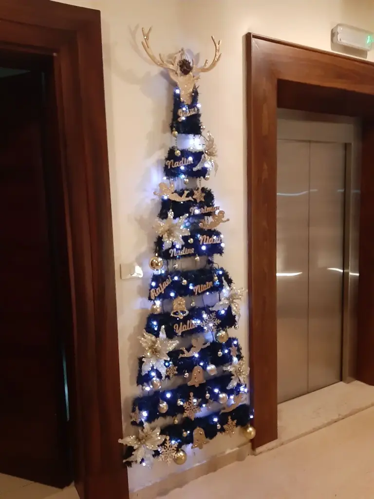 Wall-Hanged Wooden Christmas Tree 9L