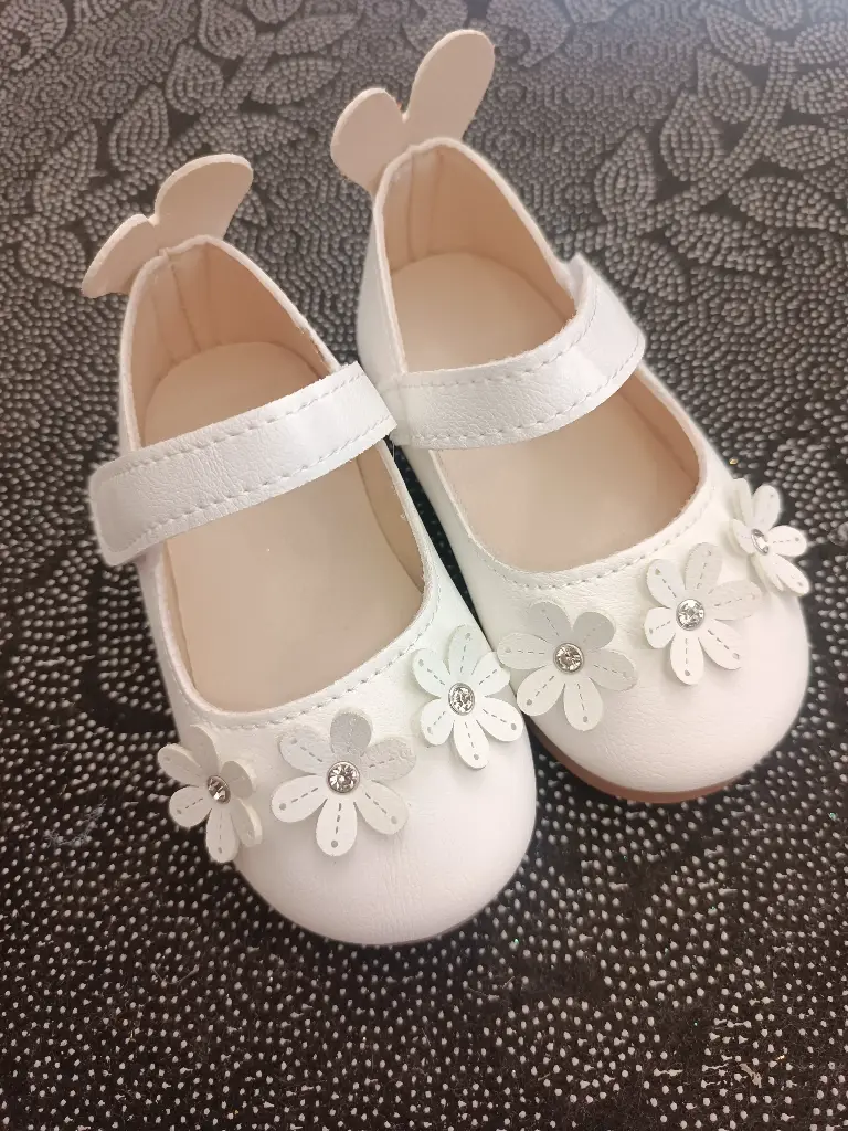 [Apparel] White flats baptism 