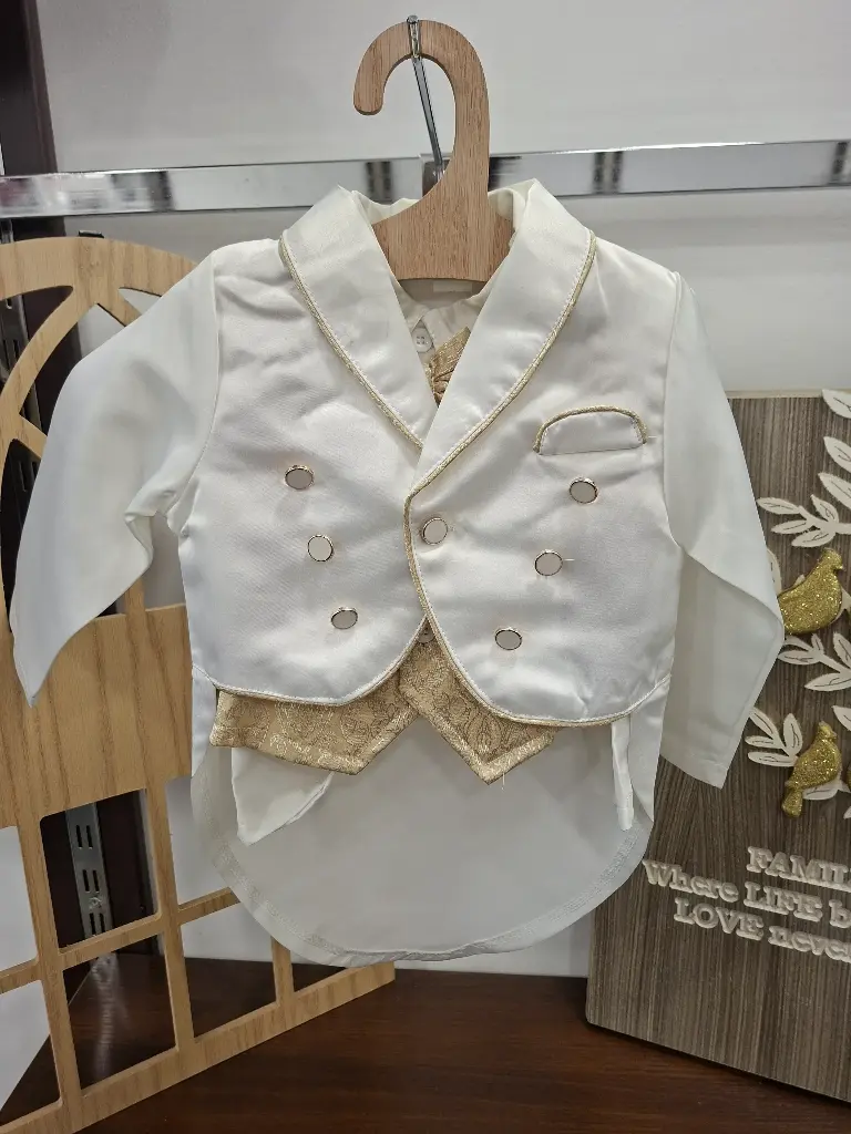 [343] White and gold tuxedo suit 