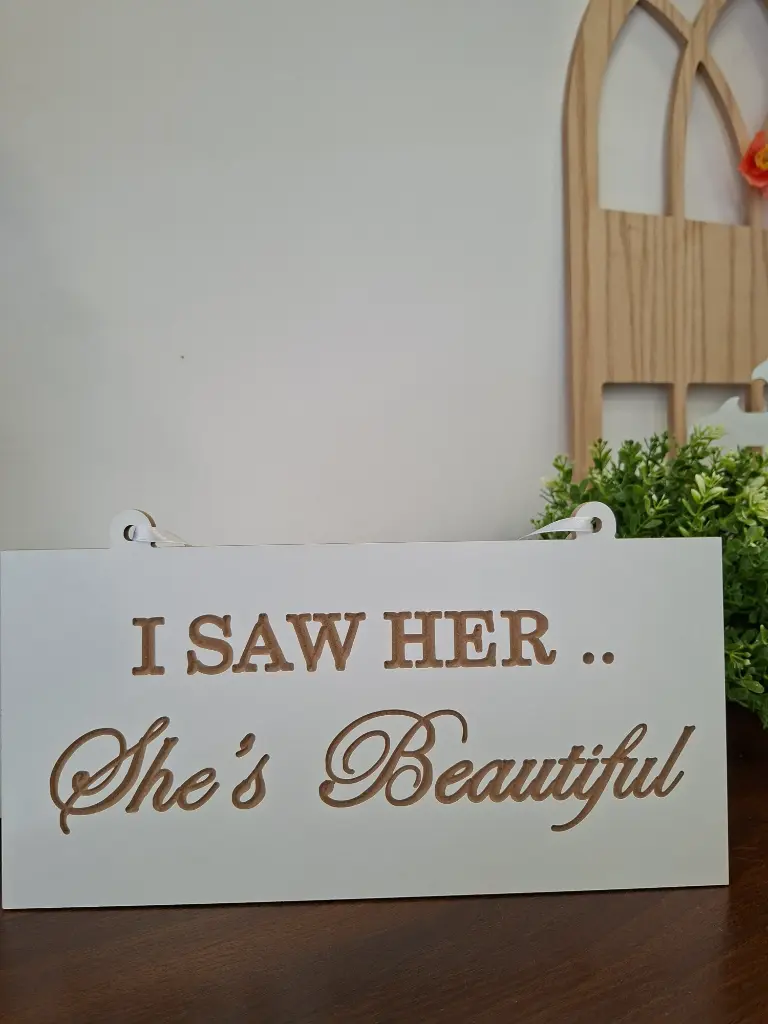 I saw her she's beautiful sign 