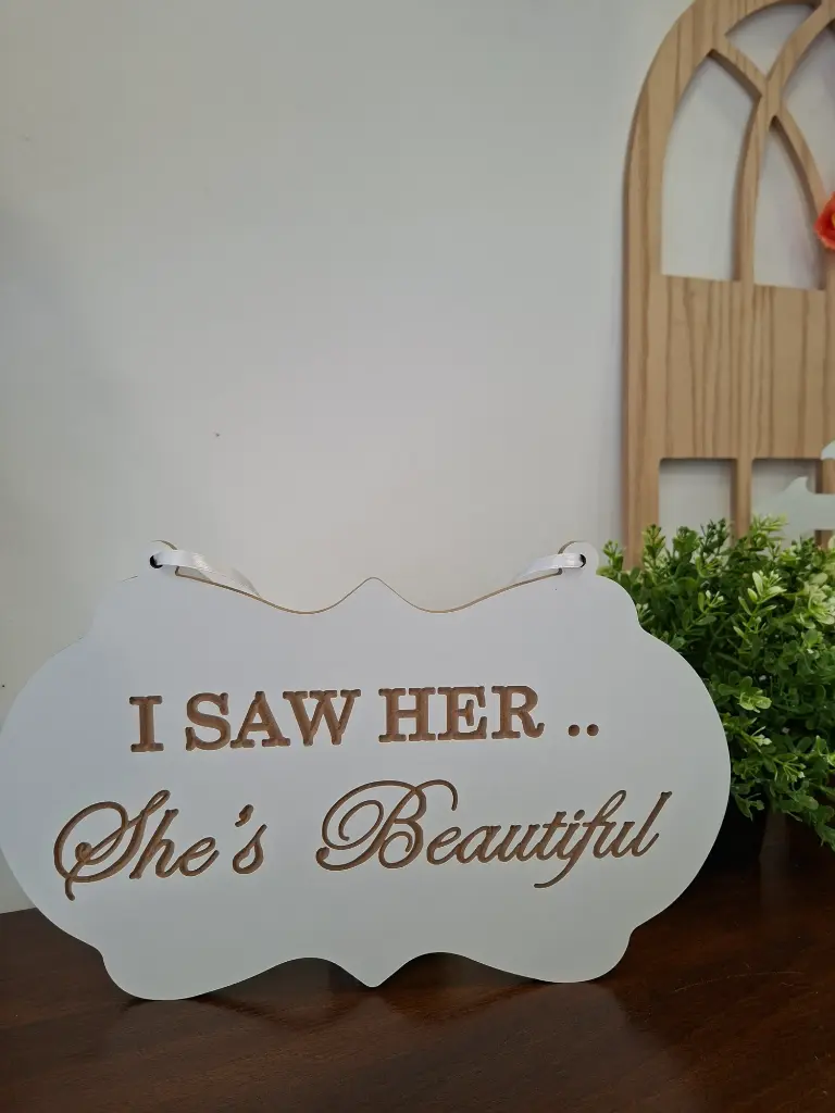 [384] I saw her she's beautiful 