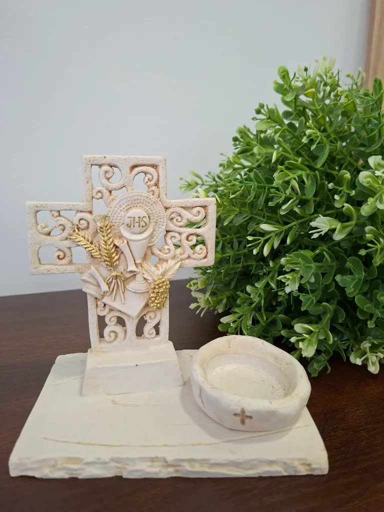 Cross resin plaque 
