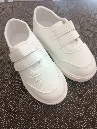 [287] Velcro white shoes 