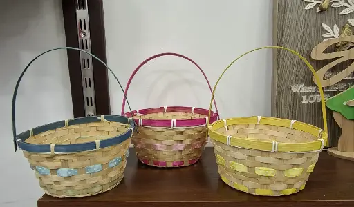 [323] Colorful egg hunt baskets 